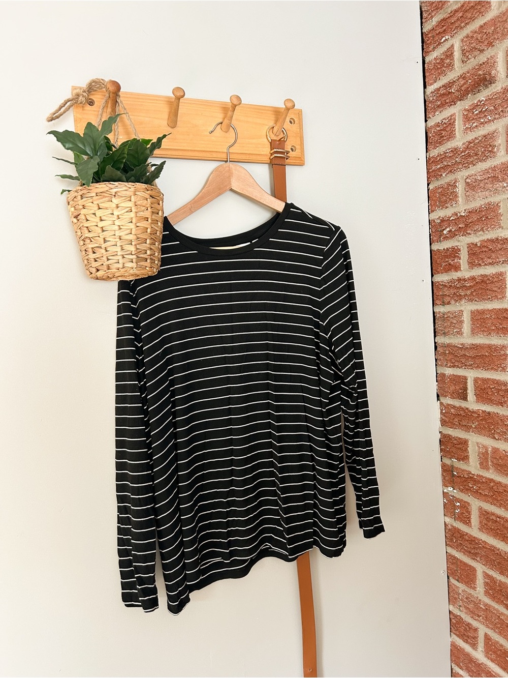 Reitmans Black and White Striped Long-Sleeve Top